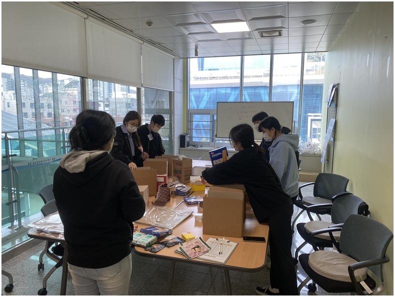 (20211125 청소년재단) 보도자료(판교) 아파트관리원을 위한 「마음 행복 롤링페이퍼」 전달