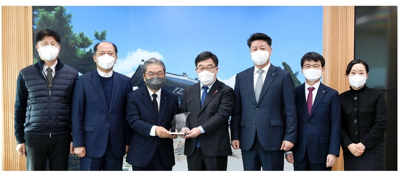 신동헌 광주시장, 경기도교육감으로부터 표창 수상