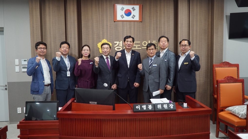 경기도의회 문화체육관광위원회(위원장 : 이영봉)와 경기도 시군장애인체육회 사무국장협의회(회장직무대행 : 이성금)는 10월 4일 도의회 문화체육관광위원장실에서 장애인체육 발전을 위한 정담회를 개최 ⓒ타임즈
