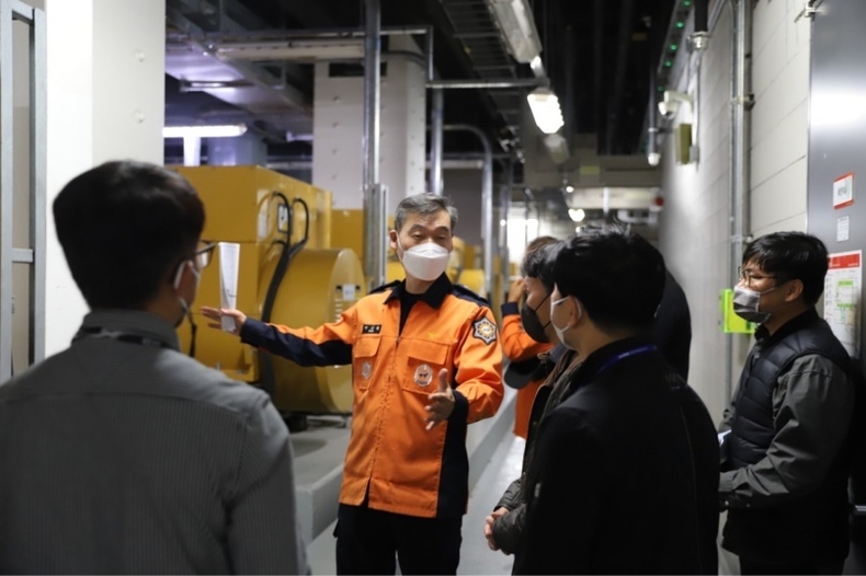 현장점검중인 분당소방서장 ⓒ타임즈