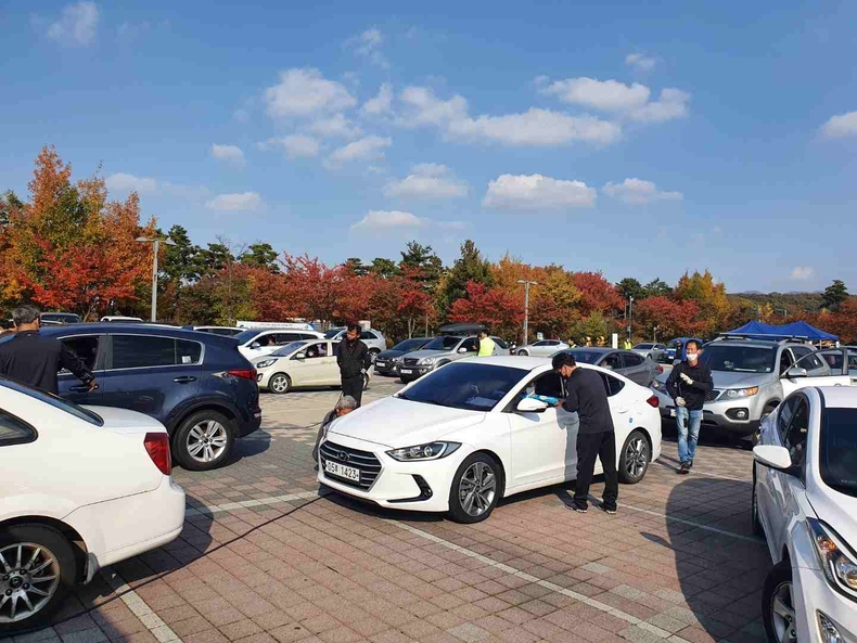경기도자동차전문정비사업조합 성남시지회, 성남시청 B동주차장에서 성남시민 안전을 위한 동절기 대비 자동차 무상점검 행사 실시. 안내설명중 (3) ⓒ타임즈