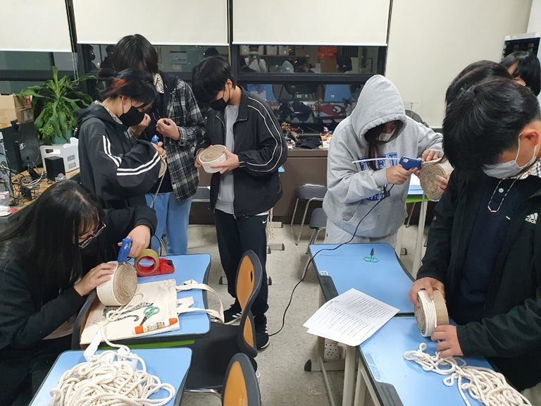 (20221228 청소년재단) 마음이 따듯해지는 중등방과후아카데미 유기동물 물품 기부 진행 ⓒ타임즈