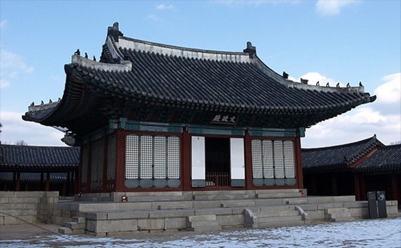 (대표사진) 서울도보해설관광 창경궁 코스 문정전 모습 ⓒ타임즈