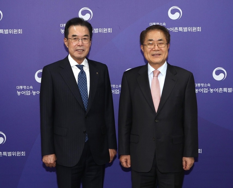 서울 종로구 농어업·농어촌특별위원회(이하 “농특위”)를 방문하여 장태평 농특위원장과 농업·농촌 발전을 위한 당면현안에 대하여 논의하였다. ⓒ타임즈