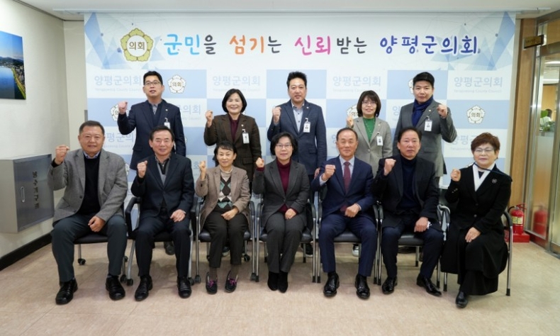 공무 국외출장 심사위원회 개최 후 기념촬영 ⓒ타임즈