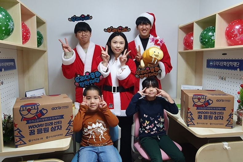 우리다문화장학재단, 다문화 취약계층 대상 학습용 가구 선물 ⓒ타임즈
