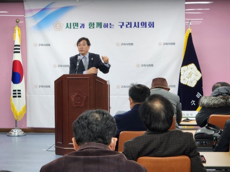 1월 4일 의회 멀티룸에서 2023년 첫번째 구리시의회 의정 브리핑을 실시 사진 ⓒ타임즈