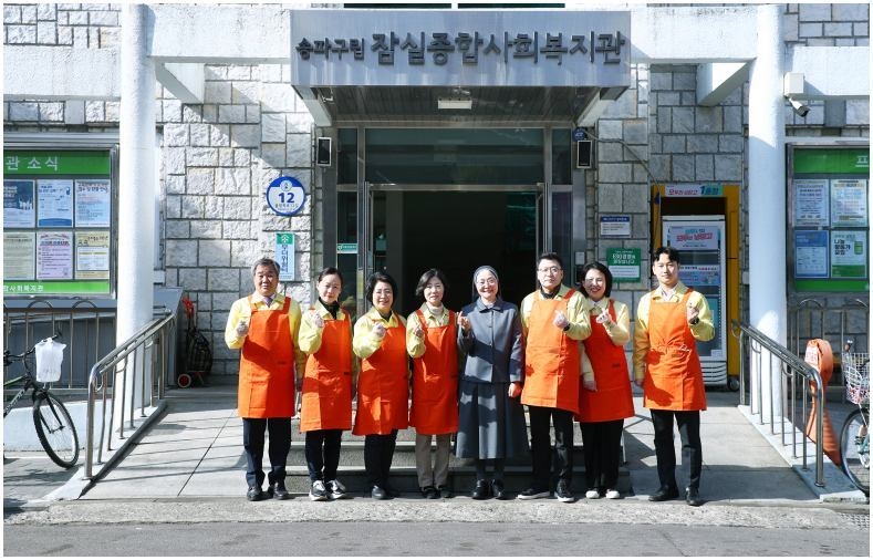 1-2.제299회 임시회 상임위원회 활동으로 2023. 2.15.(수) 잠실종합사회복지관을 방문하여 시설 견학 및 무료 급식 봉사를 하였다. ⓒ타임즈 