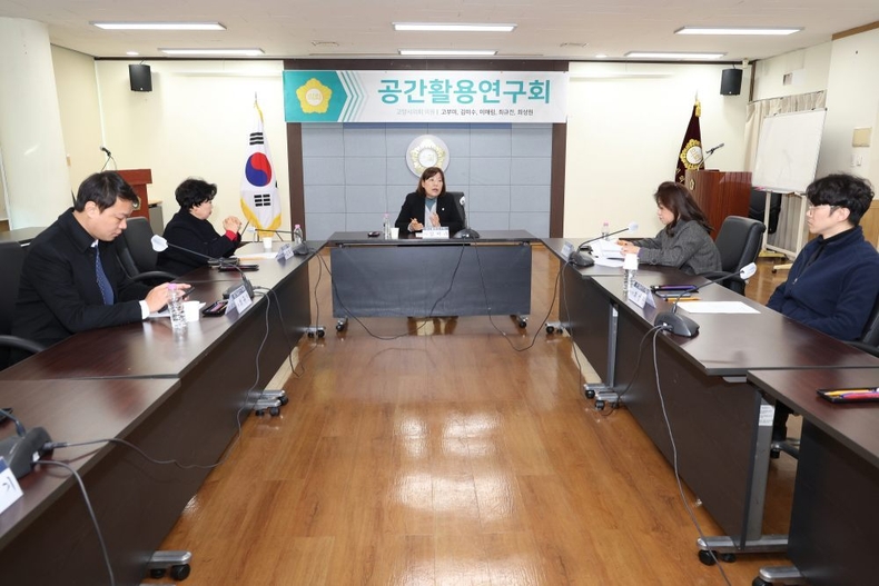 (좌부터)최규진-고부미-김미수-이해림-최성원의원 ⓒ타임즈
