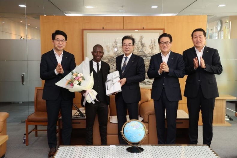 서울 중구 본관에서 「한국농협 초청 개발도상국 우수학생 유학사업」의 2023년도 대상자인 아프리카 가나의 이시푸 무바라크(Issifu Mubarack, 만 22세)를 초청해 환영행사를 개최했다. ⓒ타임즈