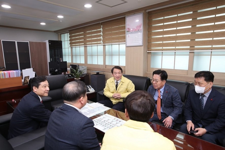 신한은행 인천기관본부 현대시장 화재 피해 복구지원 사진 2 ⓒ타임즈