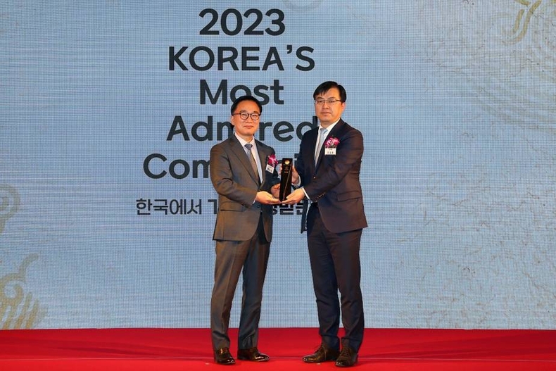 한국에서 가장 존경받는 기업 20년 연속 수상 사진(발송) ⓒ타임즈