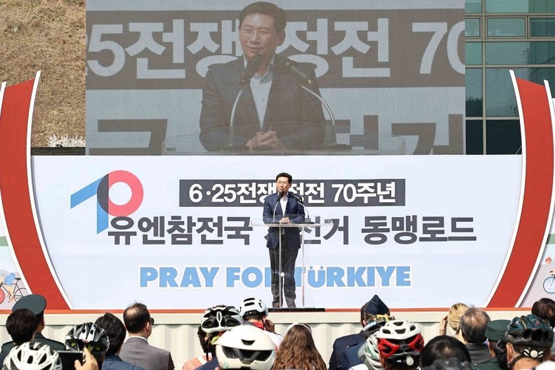 1-2. 1일 용인특례시청사 하늘광장에서 열린 6.25전쟁 정전70주년 유엔참전 자전거 동맹로드 기념식에서 축사를 하고 있는 이상일 시장 ⓒ타임즈