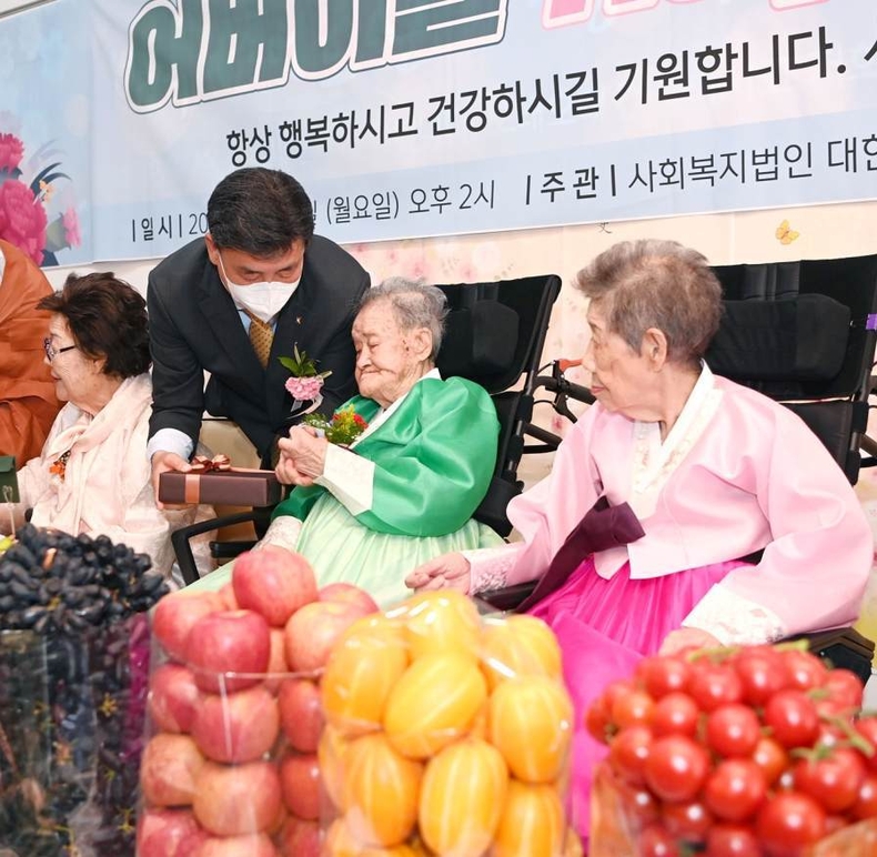 (포토뉴스)나눔의 집 어버이날 행사 참석 ⓒ타임즈