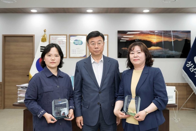 성남시 ‘정자교 사고’ 구조 활동한 시민 2명에 감사패 ⓒ타임즈