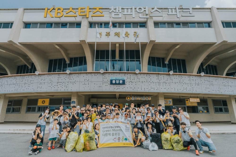 (보도사진) KB국민은행, 청주체육관‘Green Month, 다함께 플로깅’ 실시 ⓒ타임즈