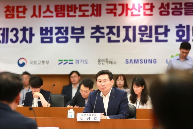 10-1. 반도체클러스터 국가산업단지 상생협력 협약식에 참석한 이상일 용인특례시장(오른쪽)과 원희룡 국토교통부장관(왼쪽) ⓒ타임즈