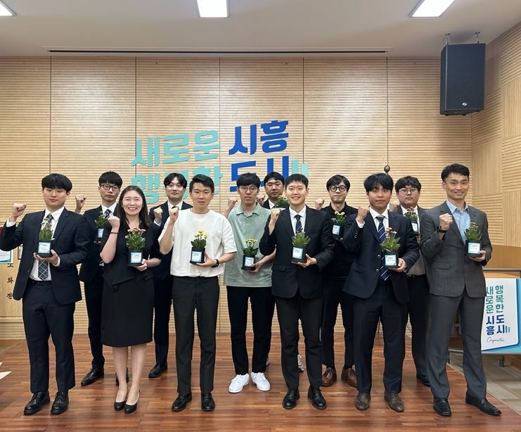 청렴화분 전달 ⓒ타임즈