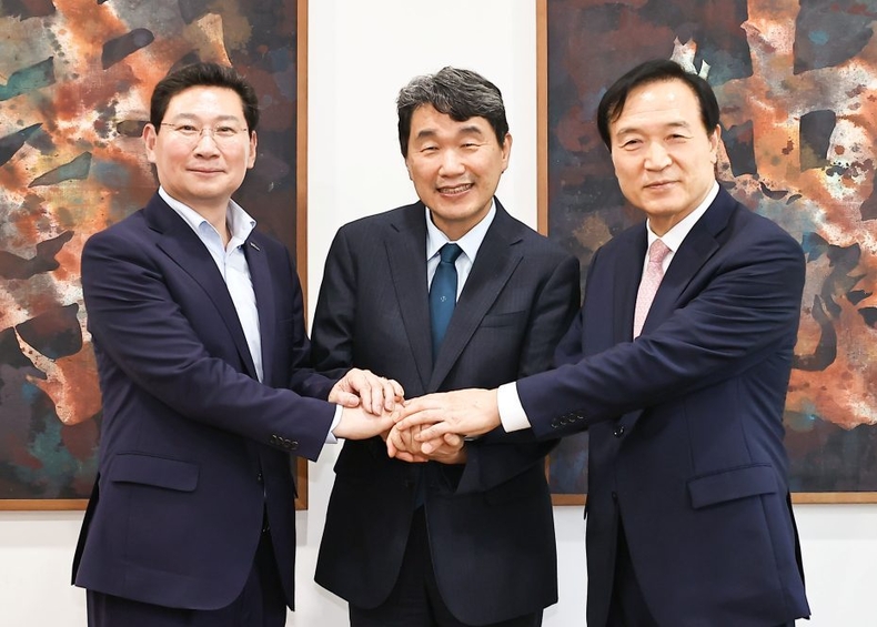 이상일 시장과 임태희 교육감은 5일 용인대학교를 방문한 이주호 사회부총리 겸 교육부장관에게 용인 반도체마이스터고 신설 필요성을 강조하며 교육부의 관심과 지원을 요청했다. ⓒ타임즈