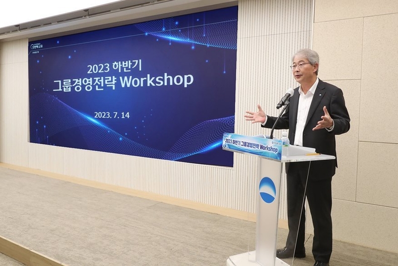 우리금융그룹(회장 임종룡)은 지난 14일 2023 하반기 그룹 경영전략워크숍을 개최해 임종룡 우리금융그룹 회장이 참석자들 앞에서 발언을 하고 있다. ⓒ타임즈 