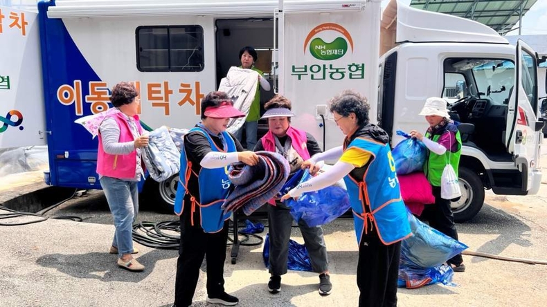 「클린봉사단」은 (사)도농상생국민운동본부의 후원을 받아 1일 전북 익산의 폭우 피해농가를 찾아 수해복구 지원 활동을 실시했다. ⓒ타임즈