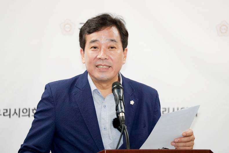 구리시의회 권봉수 의장은 8월 2일 오후, 의회 멀티룸에서 의정브리핑을 실시 ⓒ타임즈