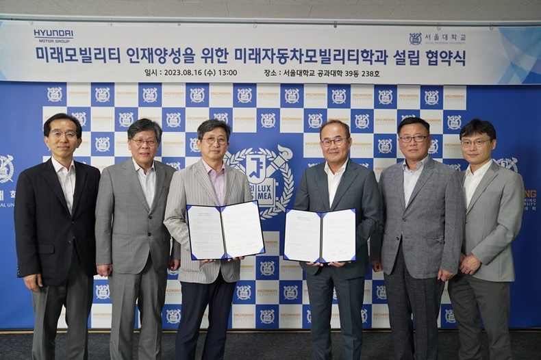 사진 왼쪽부터 서울대 민경덕 교수, 홍유석 공과대학장, 김성규 교육부총장, 현대차 김용화 사장, 김동한 전무, 유지한 전무. ⓒ타임즈 