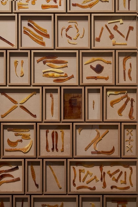  정연두, <날의 벽> (일부), 2023, 설탕, 허니콤 보드, 흡음재, 75×36×18.5 cm (25), 75×49×18.5 cm (25), 75×75×18.5 cm (58), 75×101×18.5 cm (28), 75×114×18.5 cm (22), 75×153×18.5 cm (5), 가변설치. 작가 소장. 사진: 소농지. ⓒ타임즈 