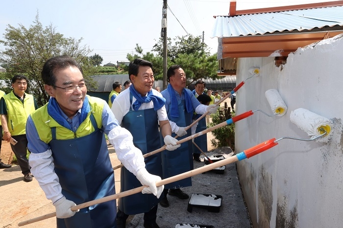 6일 충남 당진시 농가 12가구를 대상으로 시설 개선 봉사활동을 실시 ⓒ타임즈 
