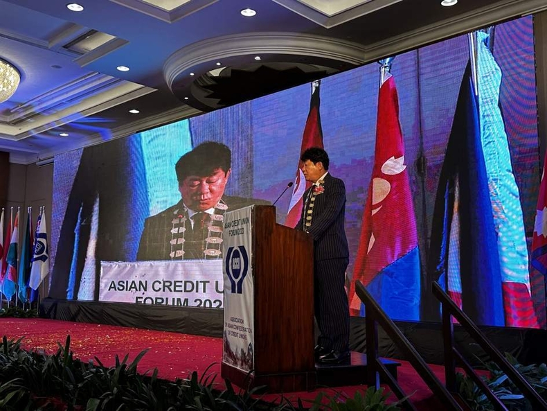 사진 1. 네팔 카트만두에서 개최된 ‘2023 아시아신협 포럼 및 아시아신협연합회 연차총회’에서 김윤식 신협중앙회장 겸 아시아신협연합회장이 연설하고 있다. ⓒ타임즈