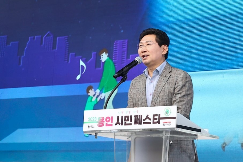 1-1. 23일 열린 제 28회 용인시민의 날에서 기념사를 하고 있는 이상일 용인특례시장 ⓒ타임즈