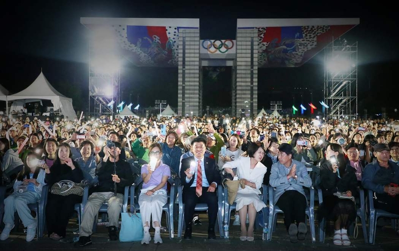 송파구의회(의장 박경래)는 올림픽공원 평화의 문 광장에서 열린 ‘제23회 한성백제문화제 한성문화콘서트’에 참석했다(3) ⓒ타임즈