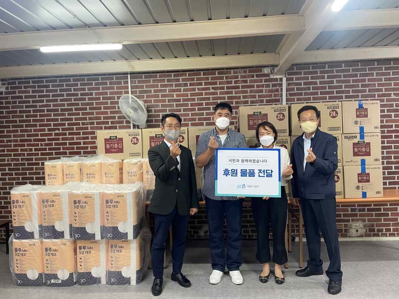 사진1-1(공사 후원 물품 전달) ⓒ타임즈