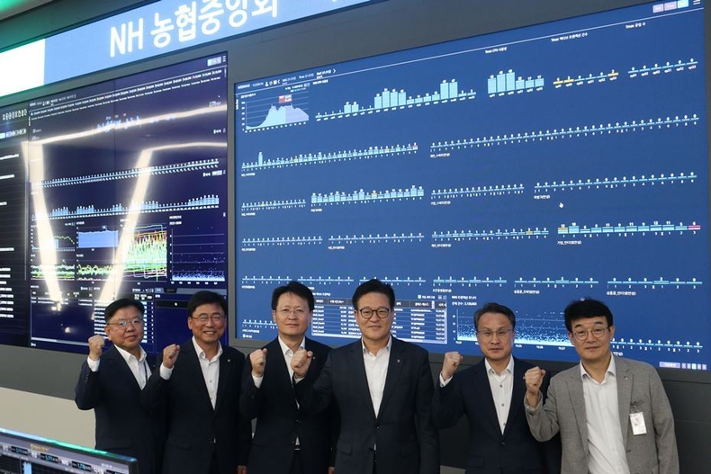 26일, 추석 명절을 앞두고 NH통합IT센터(경기 의왕시 소재)를 찾아 연휴기간 비상운영계획을 면밀히 점검하고 임직원들을 격려했다. ⓒ타임즈