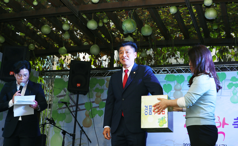 10월 13일(금) 15시 송파구 방이1동 주 민센터앞마당에서 열린 ‘제20회 방잇골 조롱박 축제’에 참석했다. 2 ⓒ타임즈
