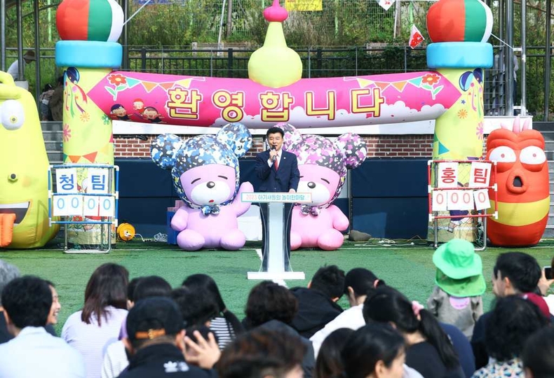 송파구의회(의장 박경래)는 송파여성축구장에서 열린 ‘2023년 아기새들의 놀이한마당’에 참석했다(1) ⓒ타임즈