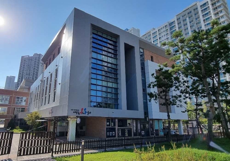 기획보도1-1 배곧누리초 내 학교복합시설 ‘배곧너나들이’ 전경 ⓒ타임즈