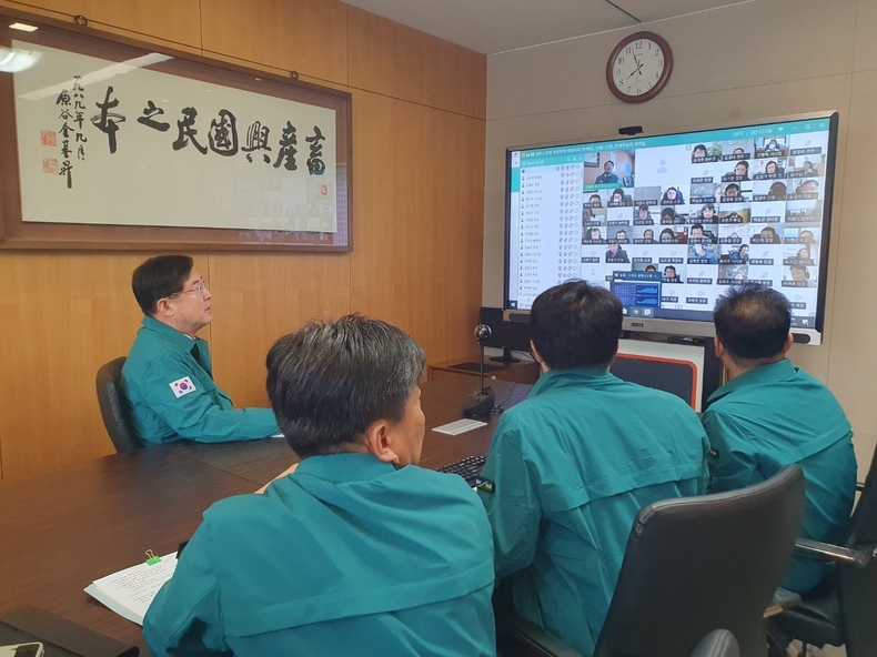 23일 충남 서산의 한우농장에서 국내 최초로 발생한 ‘소 럼피스킨병’과 관련하여 전국 지사무소장을 대상으로 하는 긴급 방역 화상회의를 개최했다고 밝혔다 ⓒ타임즈 