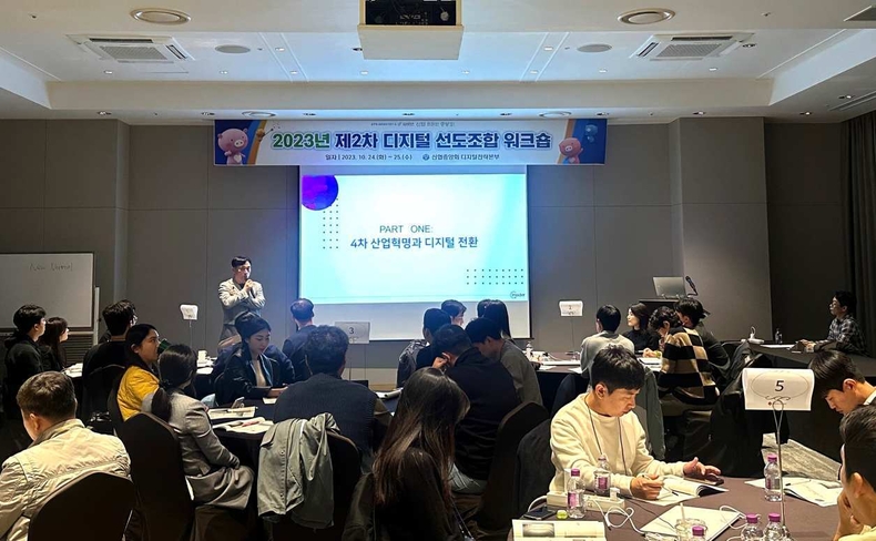 사진1. 소상공인시장진흥공단 차원상 본부장이 디지털 전환 시대에 대응하는 디지털 마케팅 역량의 중요성을 강조하고 있다. ⓒ타임즈