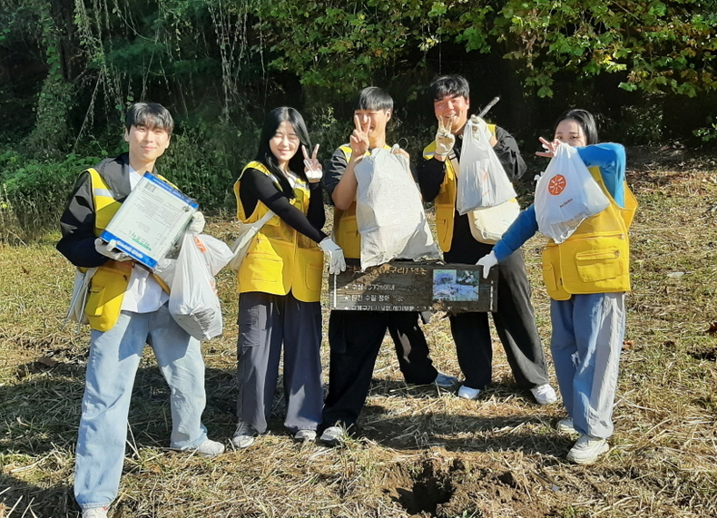 성남시청소년재단, 청년봉사단 탄천 플로깅 봉사 ‘탄천 그린웨이브’마쳐 (1) ⓒ타임즈