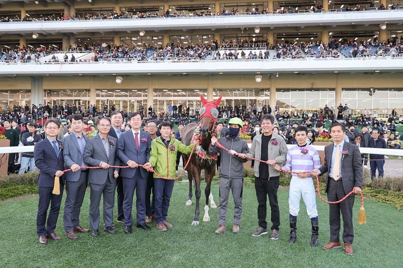 지난 29일 경기도 과천시 소재 렛츠런파크 서울에서 한국마사회와 함께‘농협경제지주 대표이사배 경주’를 실시했다고 30일 밝혔다. ⓒ타임즈
