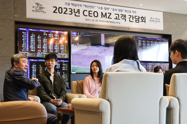 MZ고객과 간담회 중인 정기환 한국마사회장 ⓒ타임즈