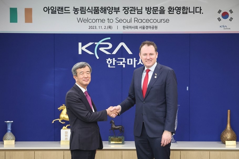 좌 정기환 한국마사회장_우 찰리 맥코널러그 아일랜드 농식품해양부장관 ⓒ타임즈