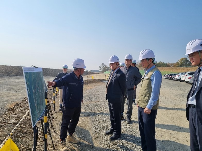 영천경마공원 건설현장을 찾은 한국마사회 윤병현 상임감사위원 ⓒ타임즈
