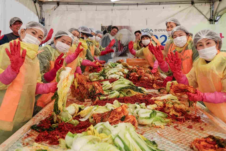 (단신2)(사진)한국마사회 바로마켓 김장 나눔 행사 동참 ⓒ타임즈