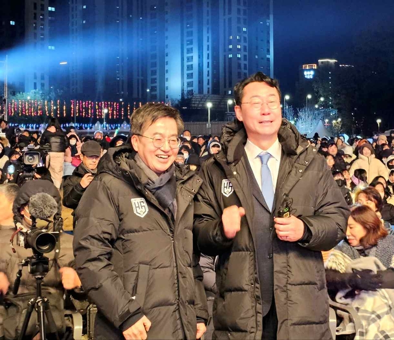김동연 경기도지사(좌), 정명근 화성시장(우) ‘상상이 현실이 되는 백만화성축제, 100만 화성 미래비전 선포식’ (3) ⓒ타임즈