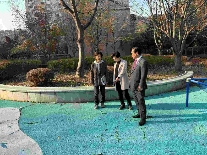 송파구의회 이하식 위원장(거여1동, 마천1·2동)과 나봉숙 의원(거여1동, 마천1·2)이 도담·천상어린이공원을 방문(1) ⓒ타임즈