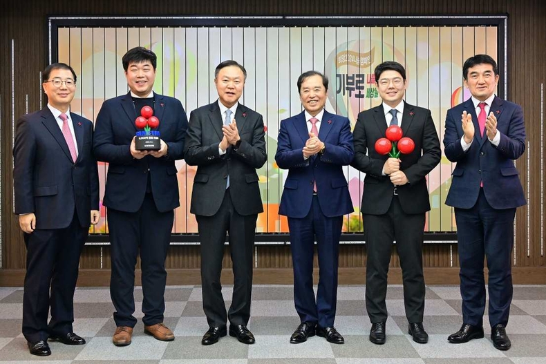 (사진2) 연말 이웃사랑성금 전달식 ⓒ타임즈