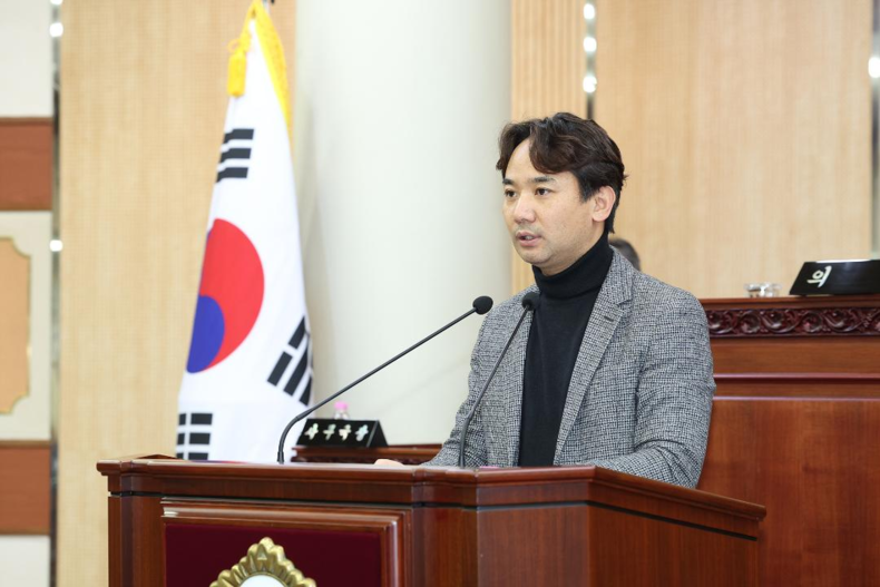 송규근 고양시의원이 본회의 발언대에서 발언하고 있다. ⓒ타임즈