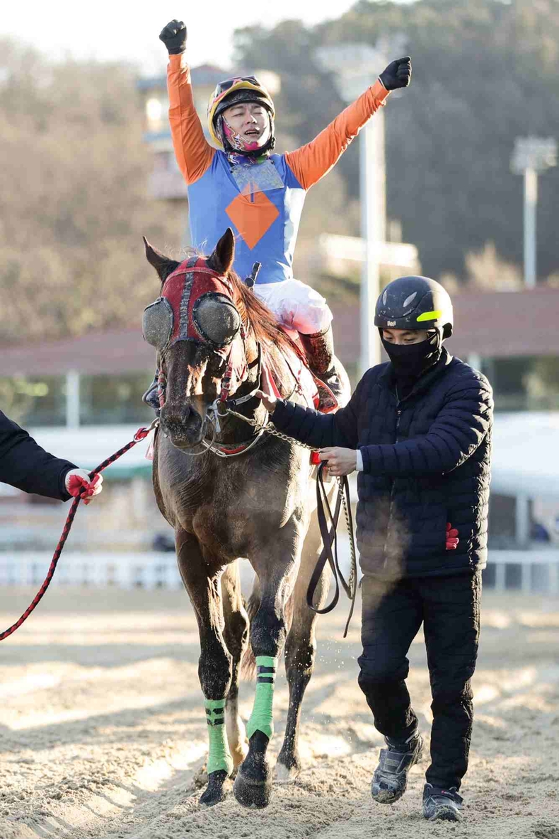 (기획1)(사진)23년 그랑프리 2연패 성공한 위너스맨과 서승운 기수 ⓒ타임즈